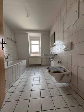 Bad.jpg - 2 Zimmer Etagenwohnung zur Miete in Heidenau