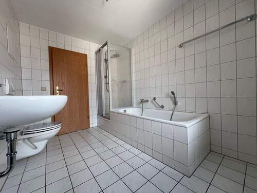 Bad-.jpg - 2 Zimmer Etagenwohnung in Heidenau