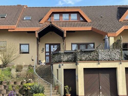 IMG_0328.jpg - Familienfreundliches Reihenhaus mit 3 Schlafzimmer- Terrassen und Garage