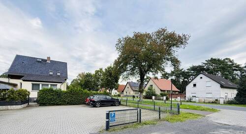 Parkplatz und Umgebung - 