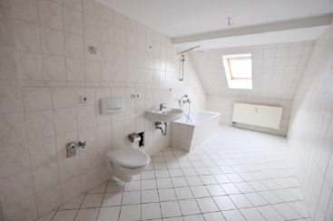 Bild4 - Gemütliche DG 2-Zimmer Wohnung mit Laminat und Wannenbad in guter Lage