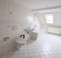 Gemütliche DG 2-Zimmer Wohnung mit Laminat und Wannenbad in guter Lage - Chemnitz Lutherviertel