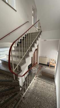 Treppenhaus - 8 Zimmer Mehrfamilienhaus, Wohnhaus in Vlotho