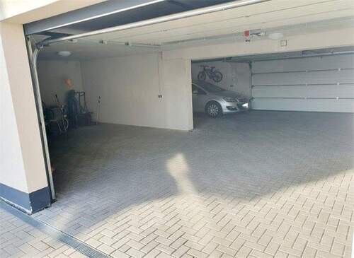 Garage 1 + 1 Außenstellplatz - 