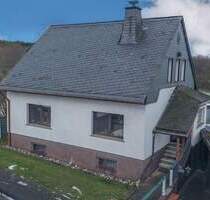 Einfamilienhaus bei Horhausen mit stabilen Mieteinnahmen und weitläufigem Grundstück