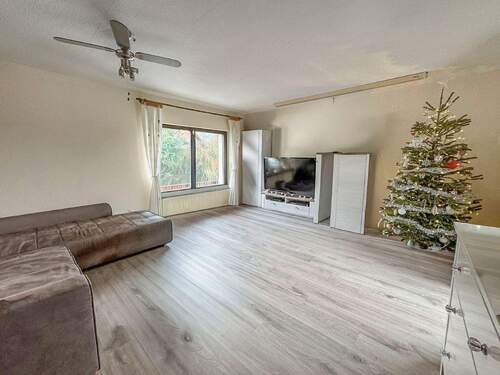 Wohnzimmer - 6 Zimmer Einfamilienhaus in Horhausen