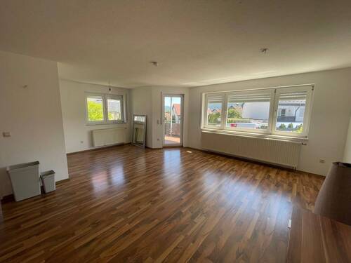 Wohnzimmer - 3 Zimmer Etagenwohnung zum Kaufen in Aalen