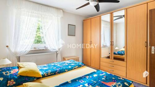 1. OG Schlafzimmer 1 - 