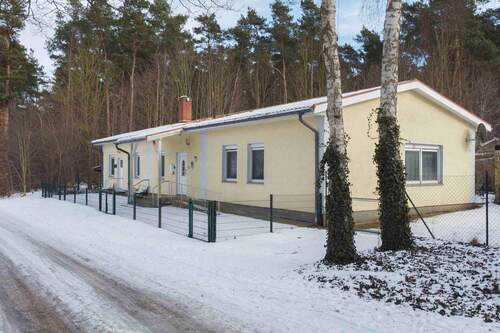 Ansicht Zufahrtsseite - Sofort wohlfühlen: 5-Zi.-EFH mit Garten, 2 Garagen und Ferienwohnung in Plau am See-Quetzin