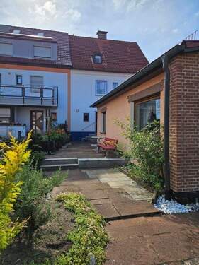 Hauszugang - Mehrfamilienhaus, Wohnhaus mit 161,00 m&sup2; in Neunkirchen zum Kaufen