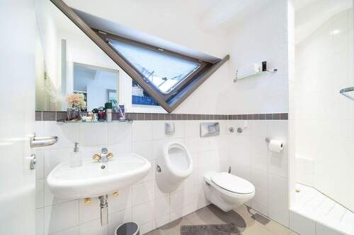 EG Gäste WC mit Dusche - 