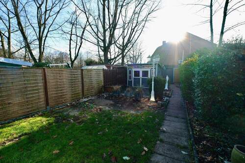 Blick in den Garten - 5 Zimmer Reihenmittelhaus zum Kaufen in Neuss