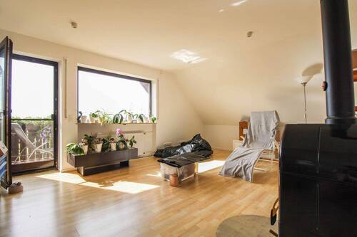 Wohnzimmer DG - 1 Zimmer Mehrfamilienhaus, Wohnhaus zum Kaufen in Hetzles