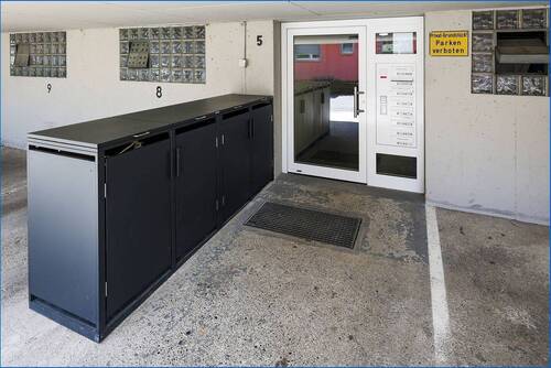 Hauseingang vom Carport aus - 