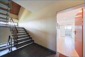 Treppe mit Wohnungseingang - 