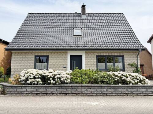 Vordere Hausansicht - 