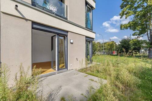 Terrasse mit Grünfläche - 