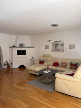 Wohnzimmer mit Holzkamin - 