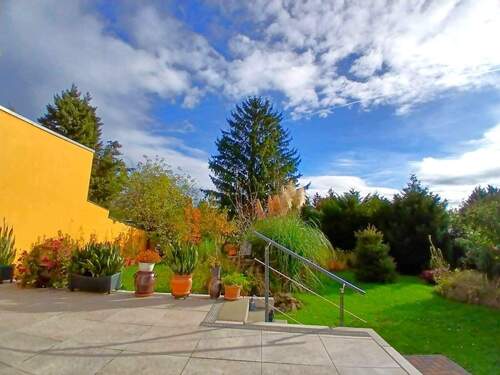 Blick in den Garten - 3 Zimmer Doppelhaushälfte zum Kaufen in Barleben