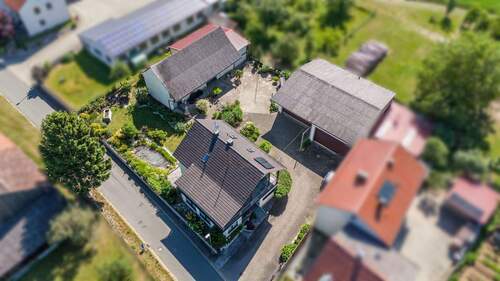 Haus, Nebengebäude, Fahrzeughalle, Garten - 8 Zimmer Einfamilienhaus zum Kaufen in Seubersdorf in der Oberpfalz / Freihausen