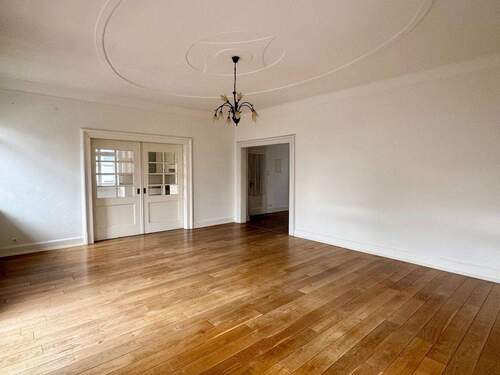 Wohnzimmer - HISTORISCH: RENOVIERTE, GROSSZÜGIGE WOHNUNG MIT XXL-BALKON!