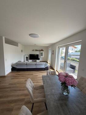 Wohnen/Küche/Essen - Wunderschöne 3,5-Zimmer-OG-Neubauwohnung in Randlage in Heldenstein