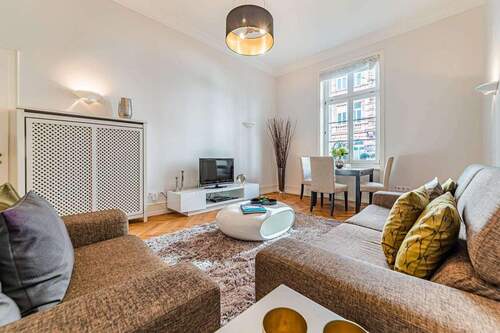 Wohnen - Etagenwohnung mit 90,00 m&sup2; in Frankfurt am Main zur Miete