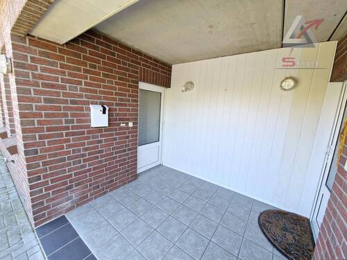 überdachter Eingang - Doppelhaushälfte mit 100,00 m&sup2; in Rhauderfehn / Rhaudermoor zum Kaufen
