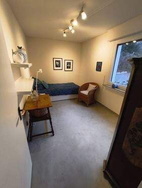 Arbeits- oder Kinderzimmer - 