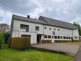 Vorderansicht mit Hauseingang - 