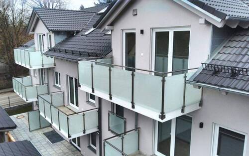 Ansicht MFH/DG Balkon - 3 Zimmer Etagenwohnung zur Miete in Grünbach (Bockhorn)
