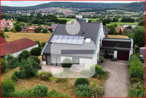 Hausansicht - Wohnen mit Weitsicht: Architektenhaus in ruhiger Lage