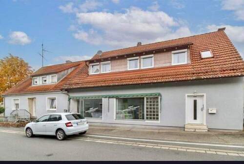 Hausansicht - Laden und Dachwohnung - Geschäft - Praxis - Büro - Ausstellung