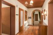 Flur EG - 1 Zimmer Einfamilienhaus zum Kaufen in Karbach