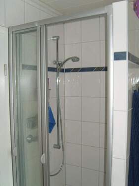 Fensterbad mit Dusche - 