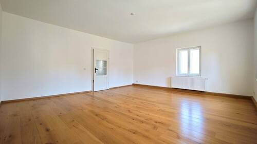 Wohnzimmer ca. 27 m² - 2- Zimmer mit 72,00 m&sup2; in Dresden / Bühlau zur Miete