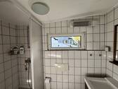 Kleines Bad mit Dusche - 