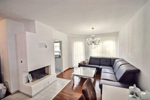 Wohnzimmer - Gepflegte Zwei-Zimmerwohnung mit Balkon und TG-Stellplatz