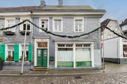 Außenansicht - Wohn- und Geschäftshaus, denkmalgeschützt, im historischen Gräfrath Solingens