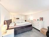 Schlafzimmer im Souterrain Bild 1 - 