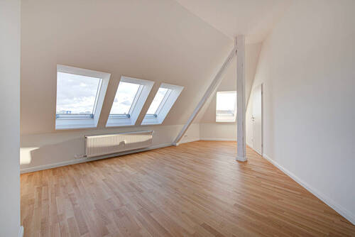 Wohnzimmer - Frisch saniert: *Wohlfühloase über den Dächern von Prenzlberg* BEZUGS- UND PROVISIONSFREI