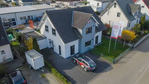 Luftbild - 6 Zimmer Einfamilienhaus zum Kaufen in Bad Salzuflen