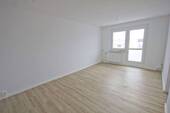 Wohnzimmer - Große 3-Raumwohnung in grüner Lage!
