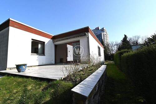 Terrasse - Bungalow mit viel Potential und Platz am Naturschutzgebiet, Vollkeller, Garage, Schuppen, uvm.
