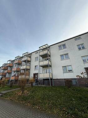 Hausansicht - 2 Zimmer Etagenwohnung zur Miete in Chemnitz