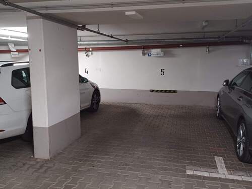 Tiefgaragenstellplatz.jpg - Etagenwohnung mit 89,00 m&sup2; in Nürnberg zur Miete