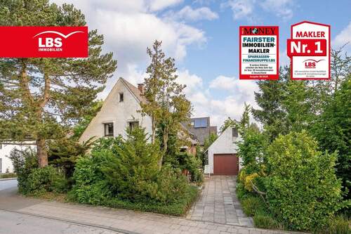 Hauseingang von vorne - Kernsanierung oder Abriss und Neubau