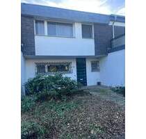 RENOVIERUNGSBEDÜRFTIGES REIHENHAUS IN WILLICH SCHIEFBAHN