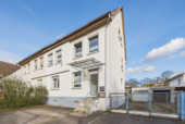Außenansicht 1 - Großzügiges Wohnhaus mit Einliegerwohnung und Garten in zentraler Lage von Kleinlinden
