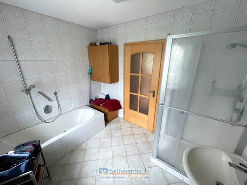 Dusche und Wanne - 